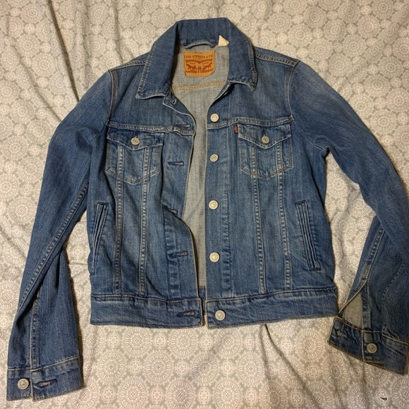 Levi's Jackets & Blazers - New Levi’s women’s denim jacket
